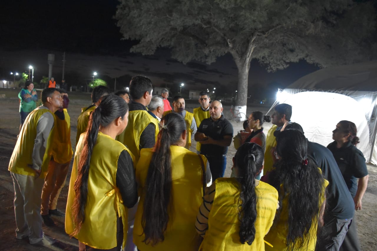Equipo de servidores reunido durante la campaña.